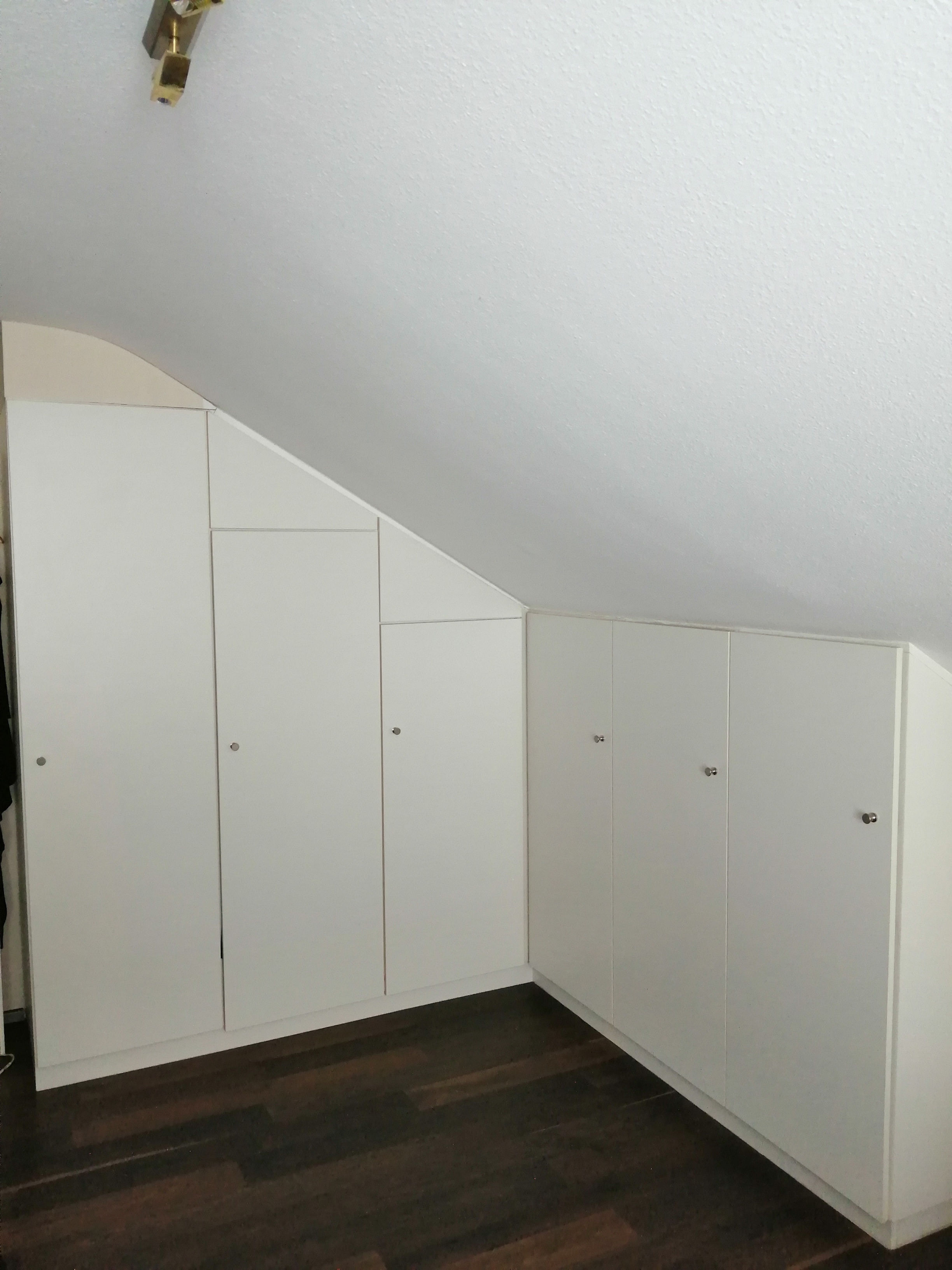 Selbsteklebende Folie Einbauschrank Metall Gold